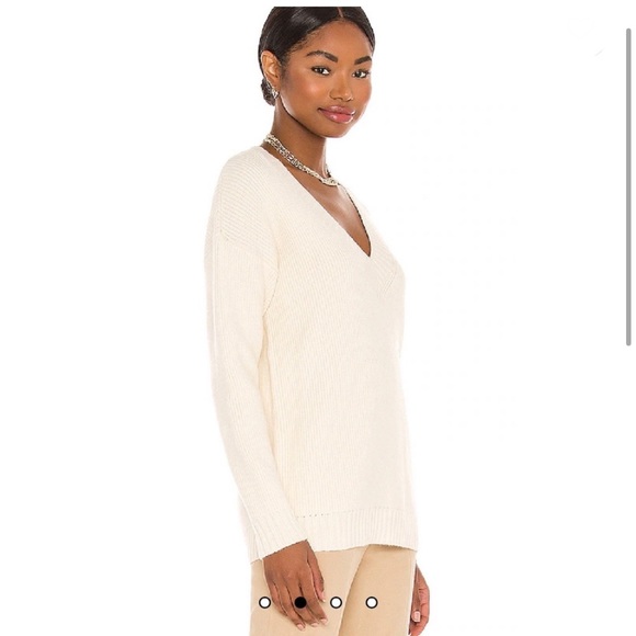 Song of Style Raine V neck sweater - Picture 4 of 10